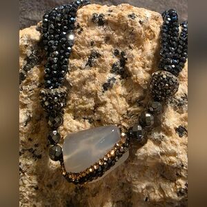 NWT NATASHA STATEMENT NECKLACE